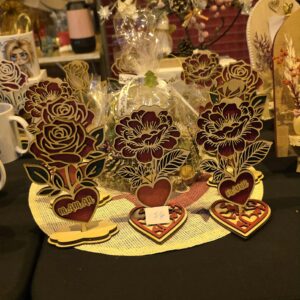 Fleurs personnalisables en bois AVEC COEUR 8 EURO
